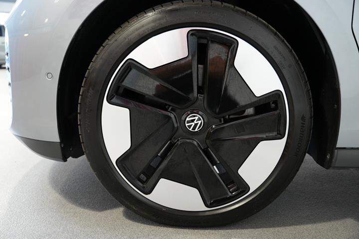 Grå VW ID.Buzz fra 2023