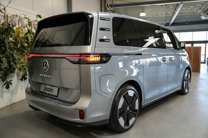 Grå VW ID.Buzz fra 2023
