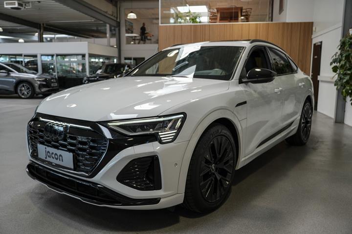 Hvid Audi Q8 e-tron fra 2023