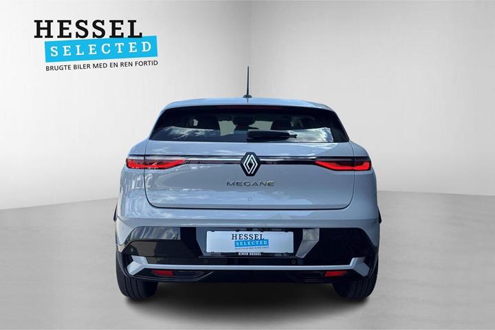 Grå Renault Megane E-Tech fra 2023