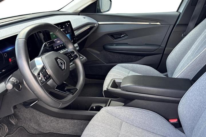 Grå Renault Megane E-Tech fra 2023