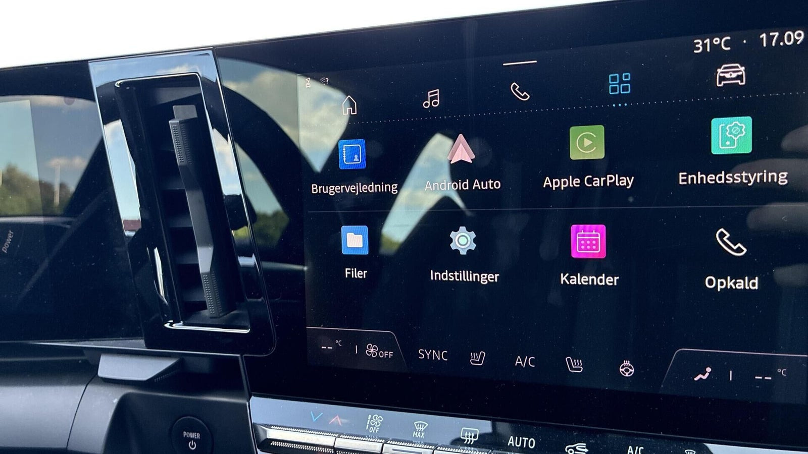 Grå Renault Megane E-Tech fra 2023