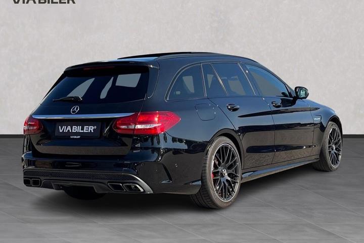 Sort Mercedes C63 AMG S fra 2017 set udefra