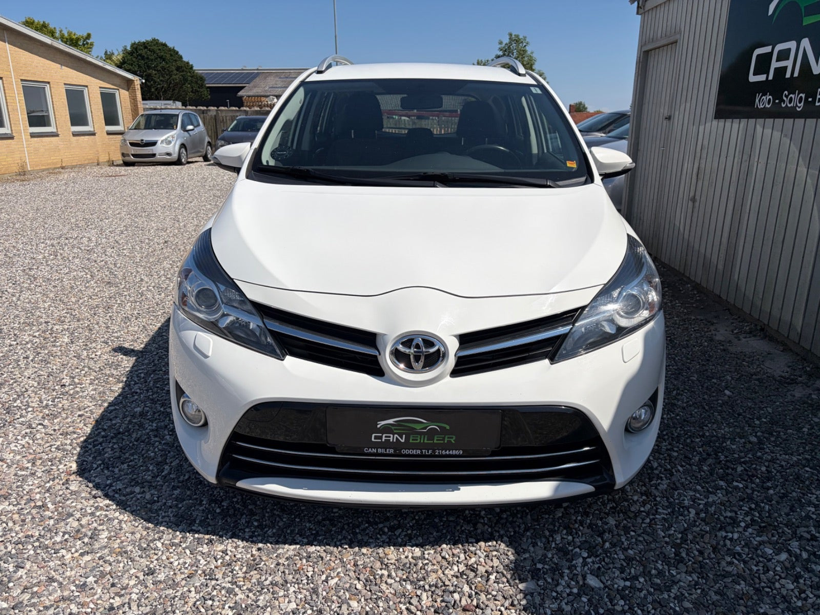 Hvid Toyota Verso fra 2015