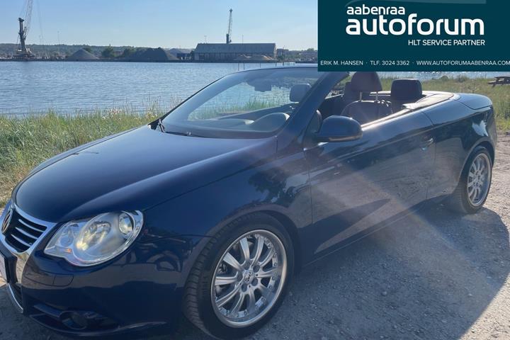 Blå VW Eos fra 2007 set udefra