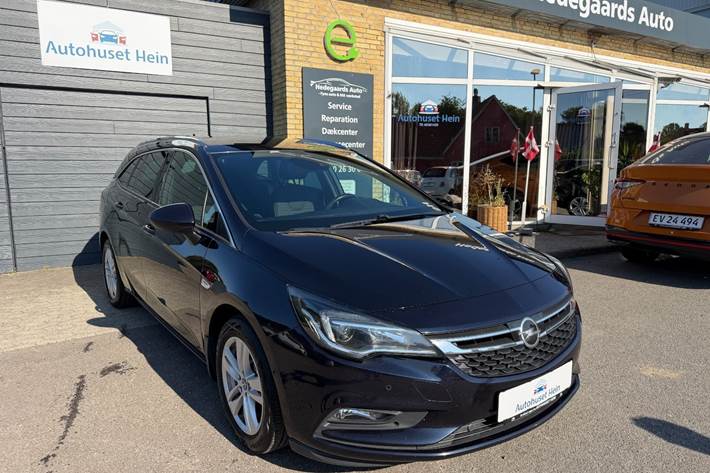 Blå Opel Astra fra 2019