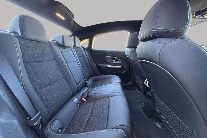 Sort Mercedes CLA250+ fra 2025