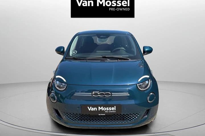 Grøn Fiat 500e fra 2023
