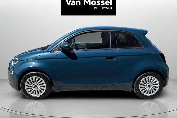 Grøn Fiat 500e fra 2023