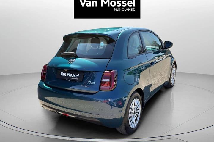 Grøn Fiat 500e fra 2023