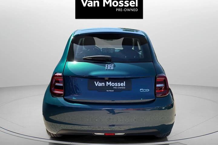 Grøn Fiat 500e fra 2023