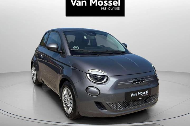 Grå Fiat 500e fra 2023