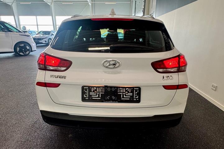 Hvid Hyundai i30 fra 2020