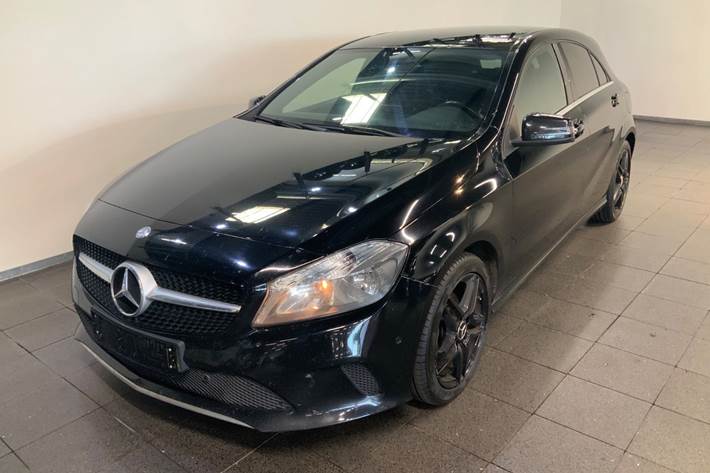Sort Mercedes A180 d fra 2016
