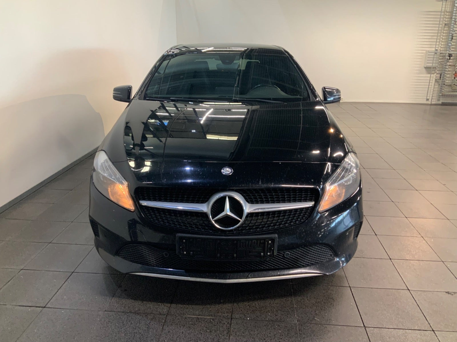 Sort Mercedes A180 d fra 2016