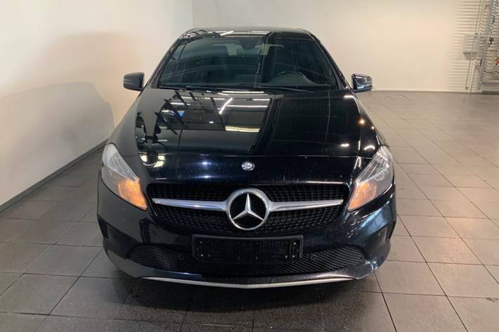 Sort Mercedes A180 d fra 2016