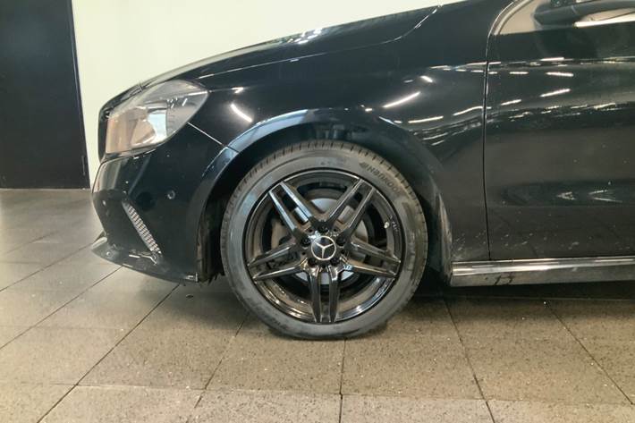 Sort Mercedes A180 d fra 2016