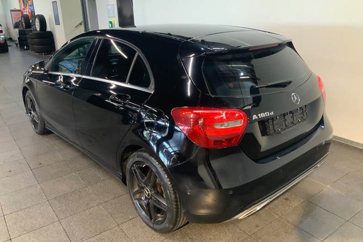 Sort Mercedes A180 d fra 2016