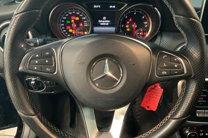 Sort Mercedes A180 d fra 2016