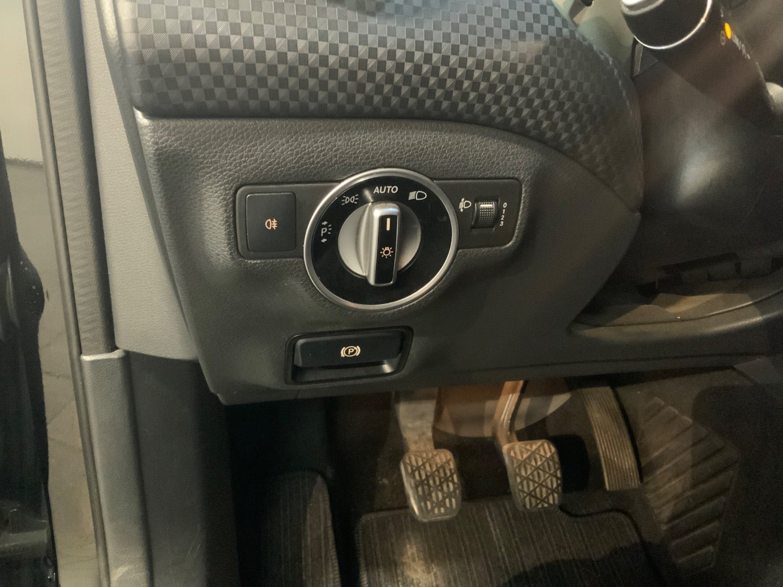 Sort Mercedes A180 d fra 2016