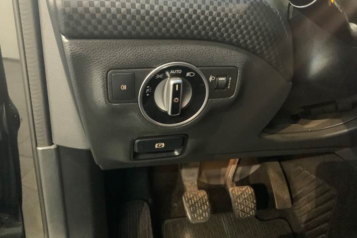 Sort Mercedes A180 d fra 2016