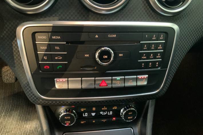 Sort Mercedes A180 d fra 2016