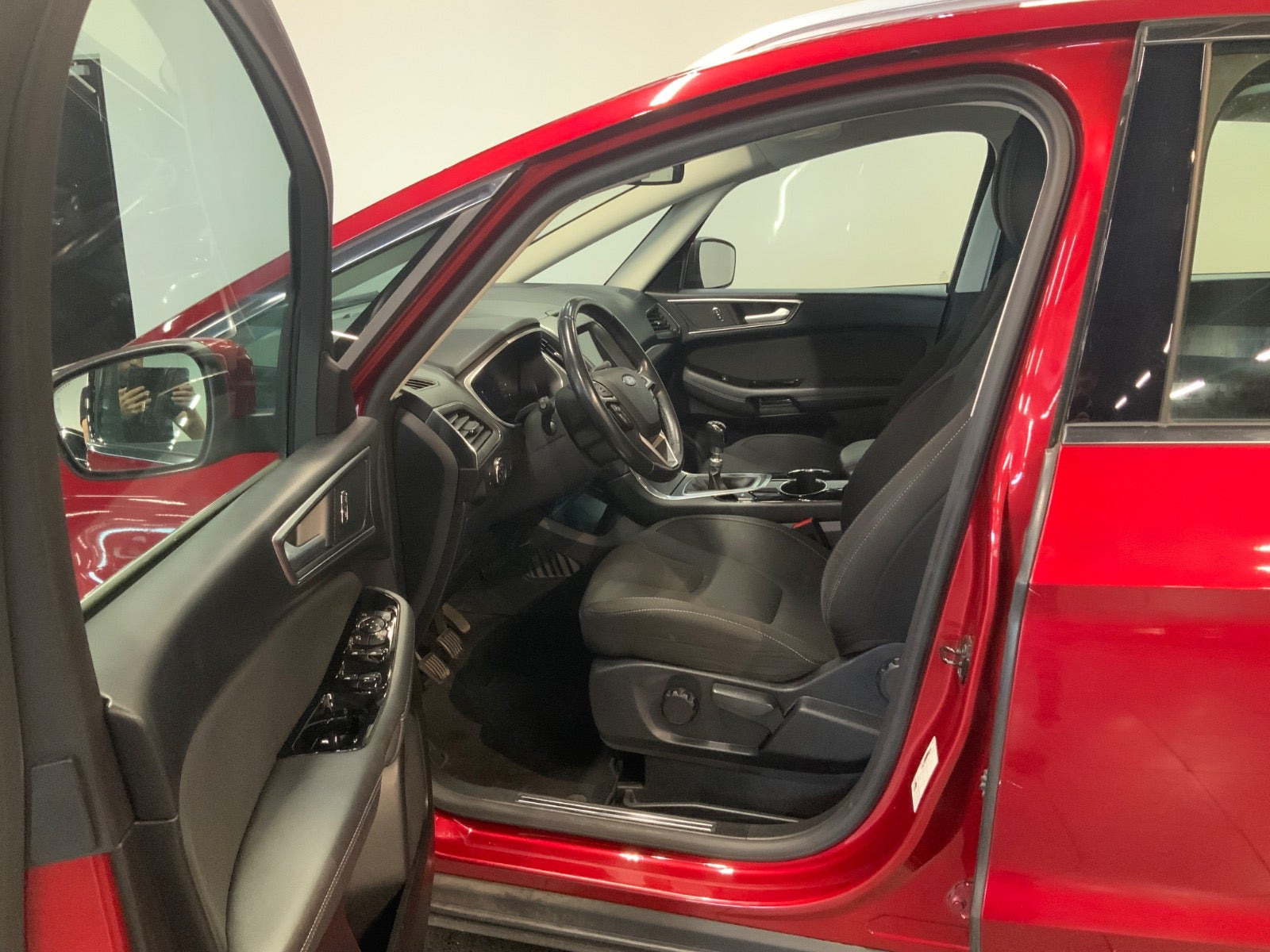 Rød Ford S-MAX fra 2019