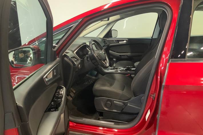 Rød Ford S-MAX fra 2019