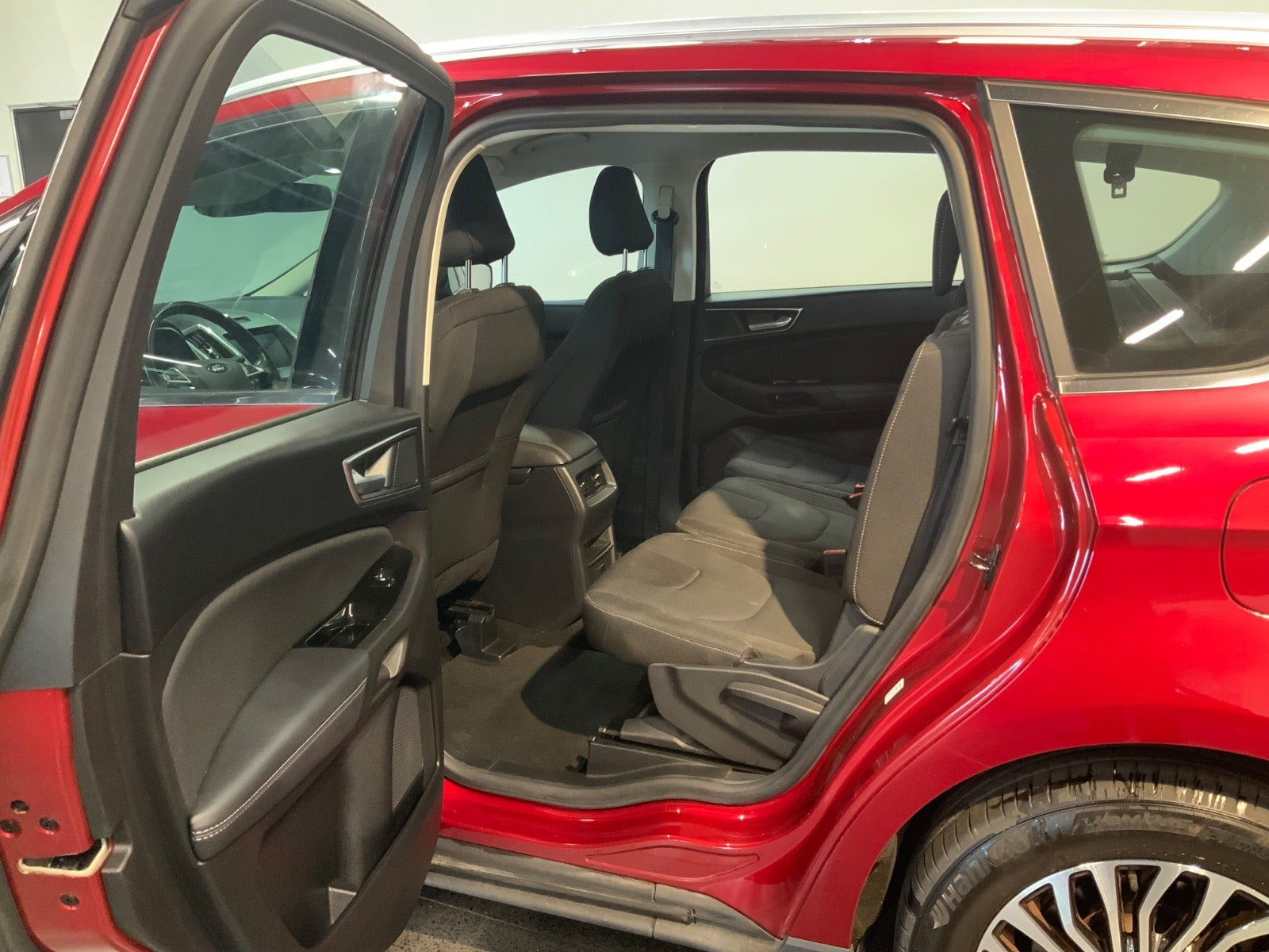 Rød Ford S-MAX fra 2019