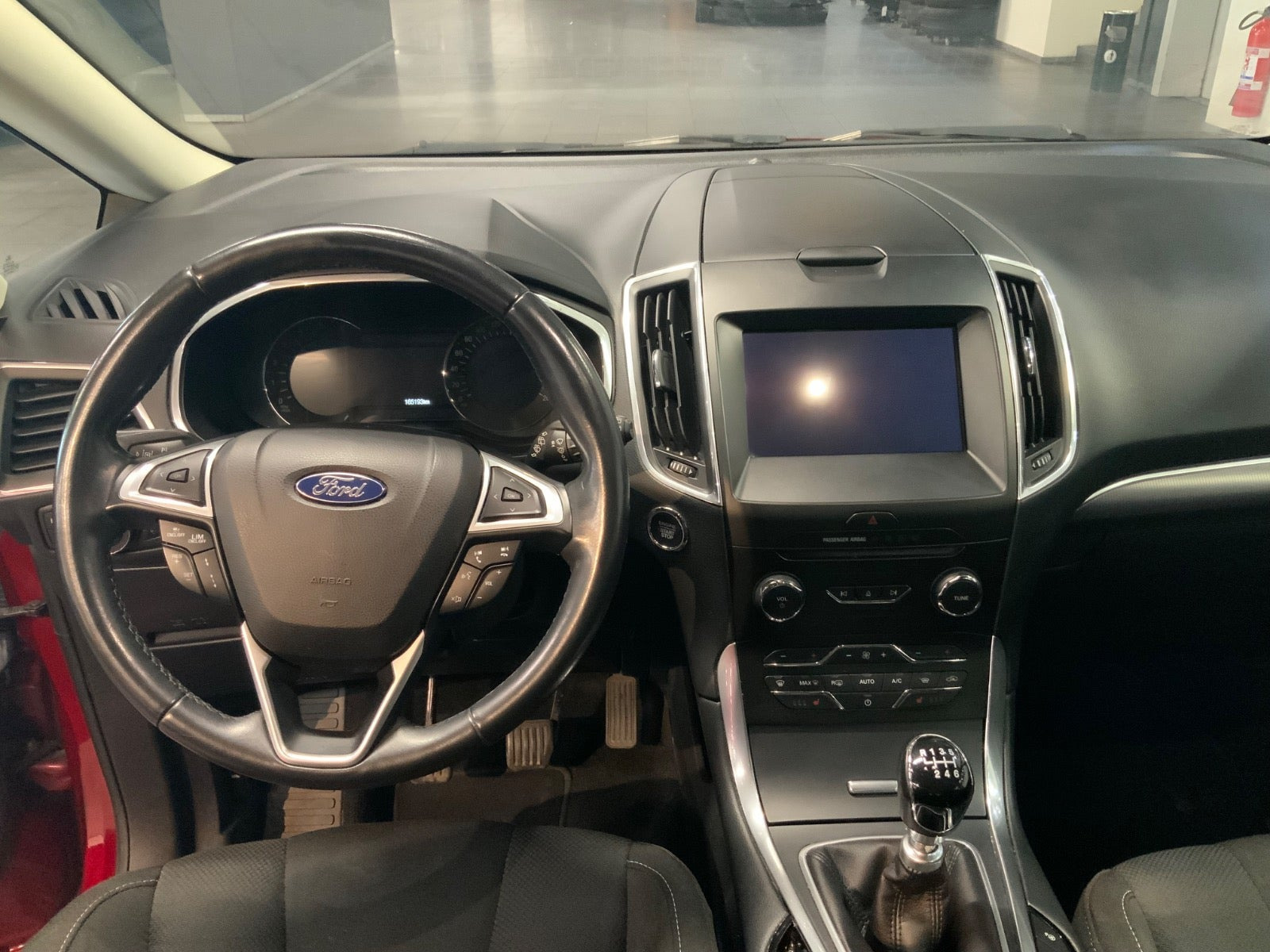 Rød Ford S-MAX fra 2019