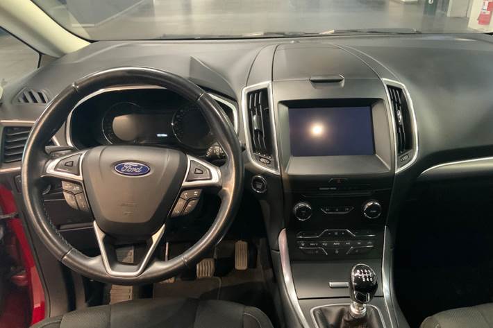 Rød Ford S-MAX fra 2019