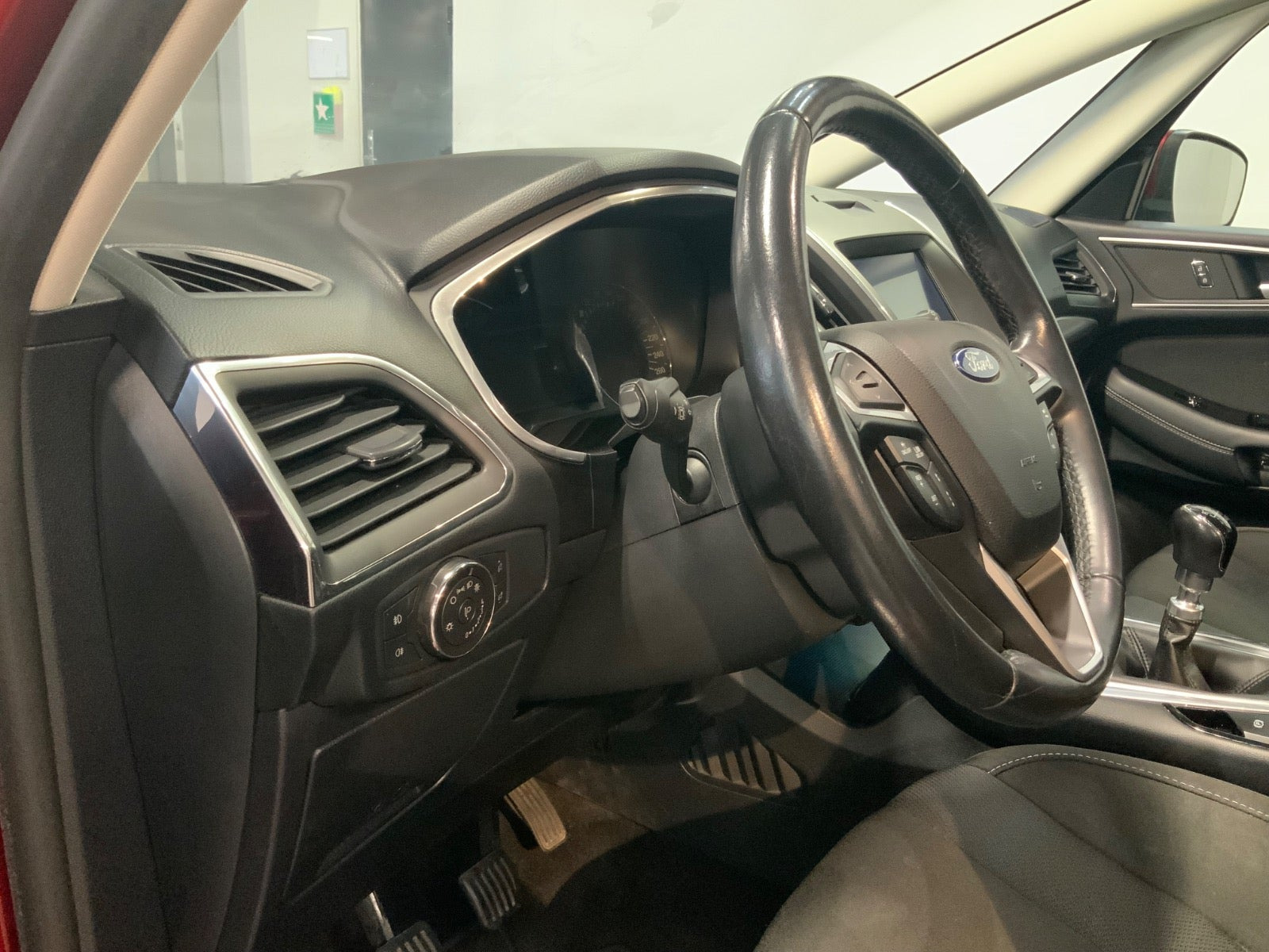Rød Ford S-MAX fra 2019