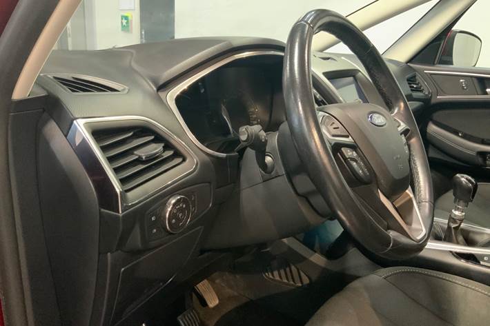 Rød Ford S-MAX fra 2019