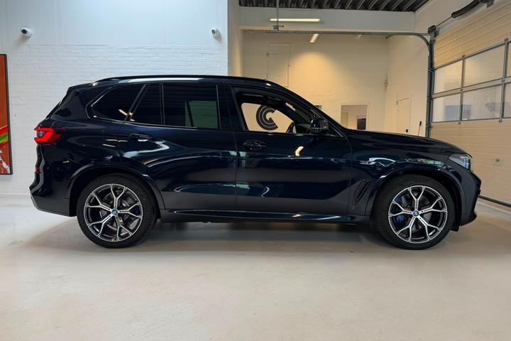 Sort BMW X5 fra 2022