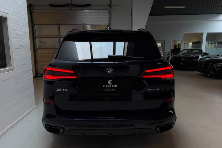 Sort BMW X5 fra 2022