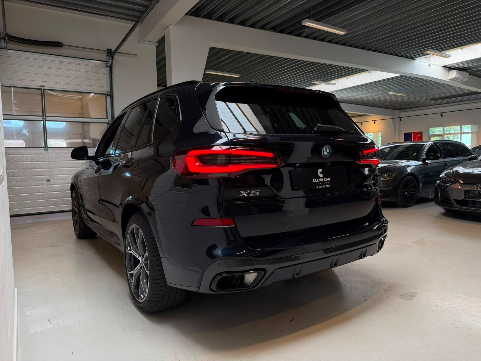 Sort BMW X5 fra 2022