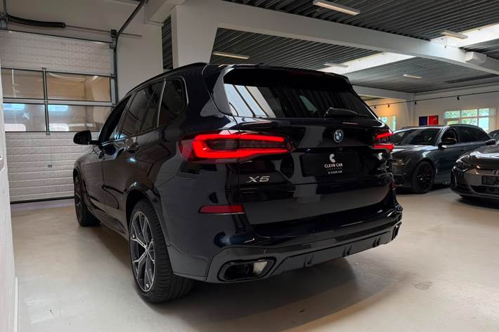 Sort BMW X5 fra 2022