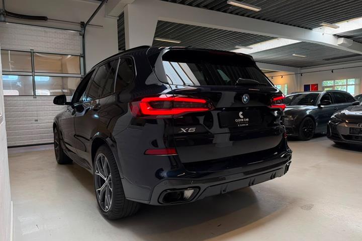 Sort BMW X5 fra 2022