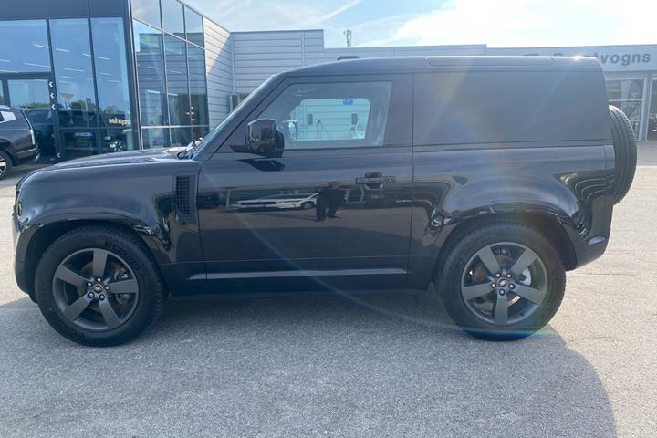 Sort Land Rover Defender 90 fra 2025