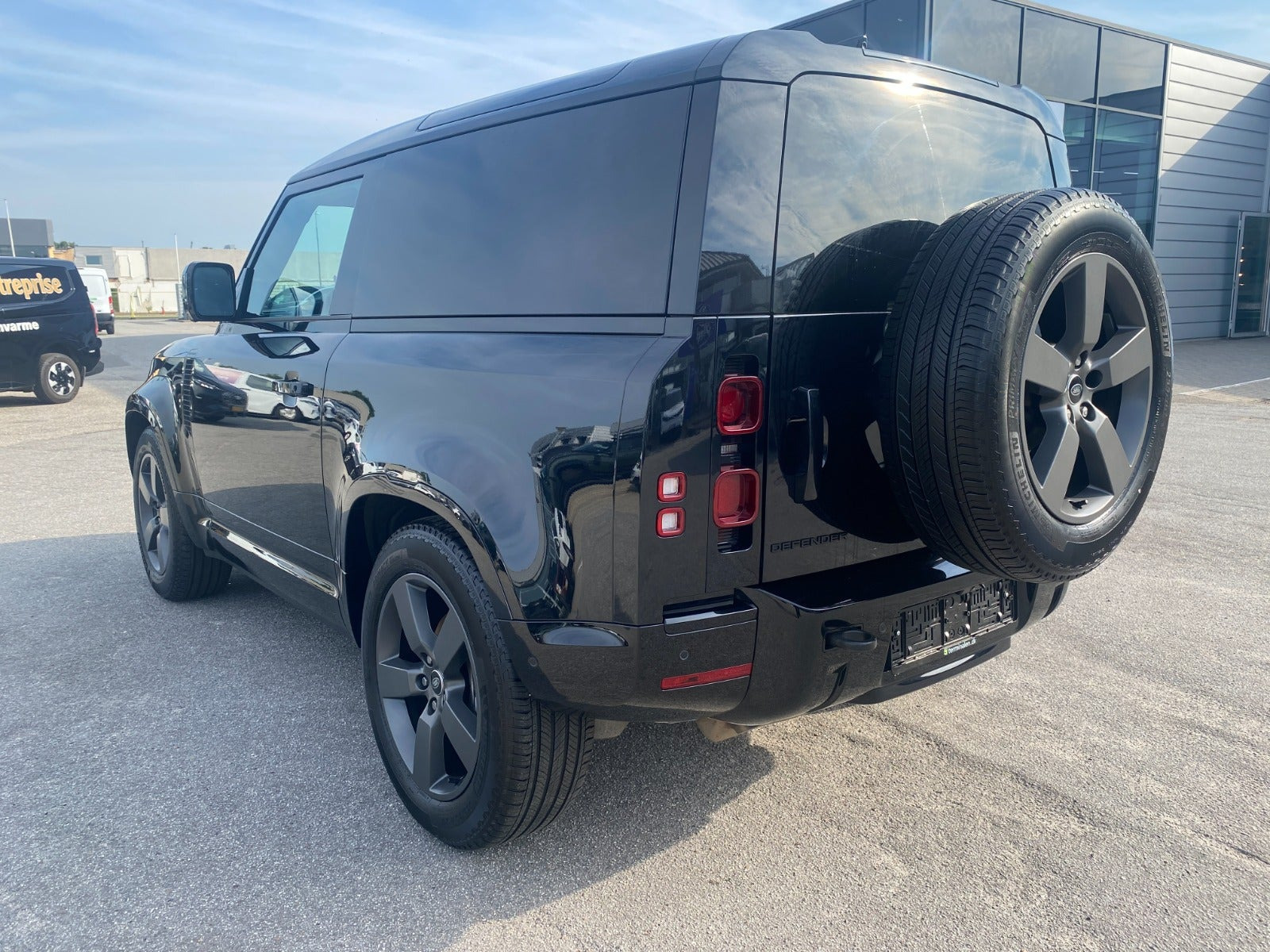 Sort Land Rover Defender 90 fra 2025