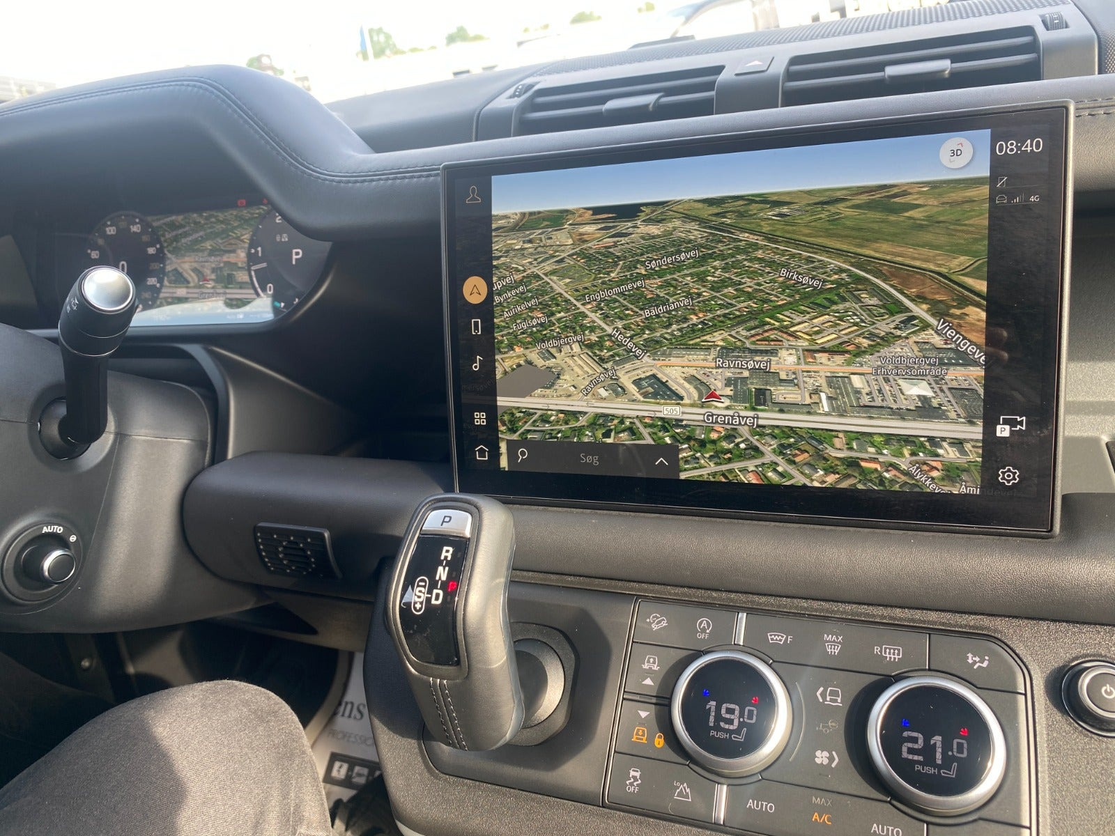 Sort Land Rover Defender 90 fra 2025