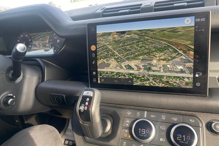 Sort Land Rover Defender 90 fra 2025