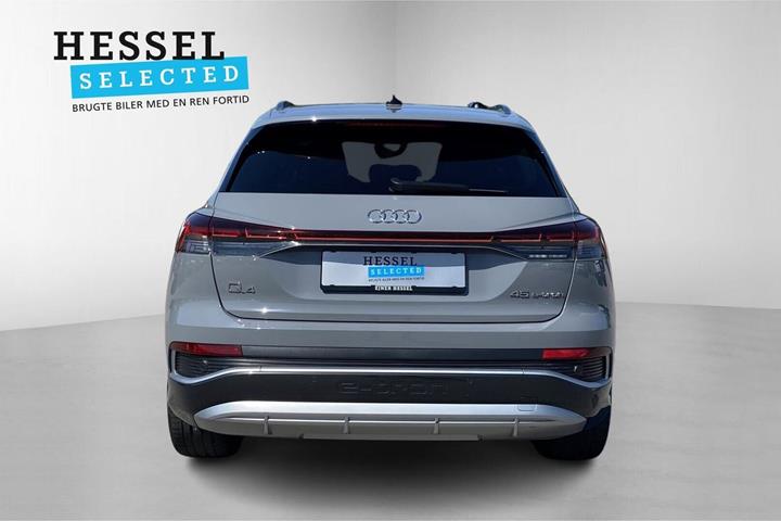 Grå Audi Q4 e-tron fra 2025