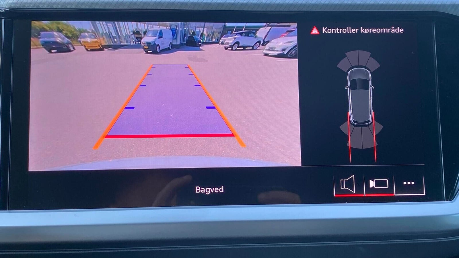 Grå Audi Q4 e-tron fra 2025