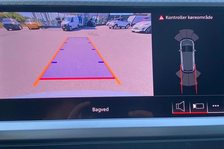 Grå Audi Q4 e-tron fra 2025