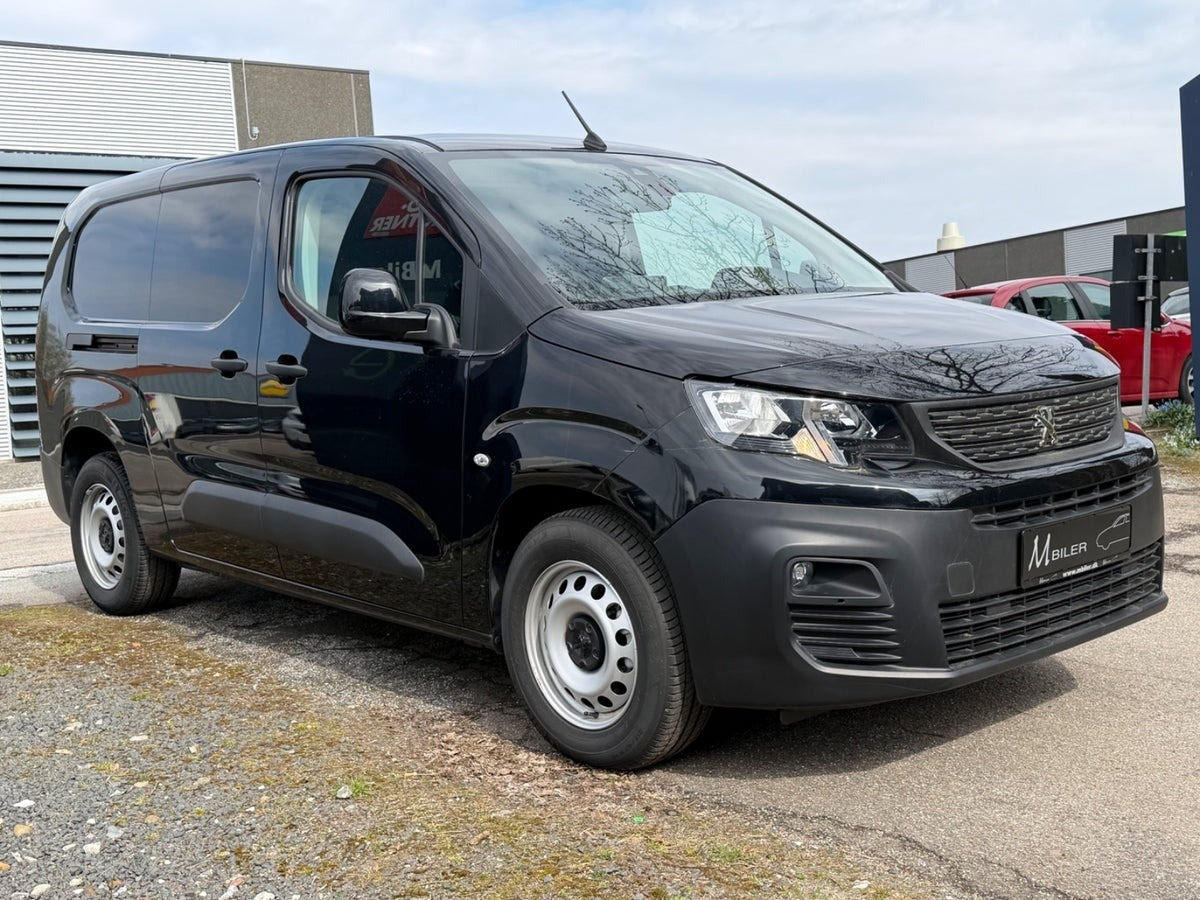 Sort Peugeot e-Partner fra 2025