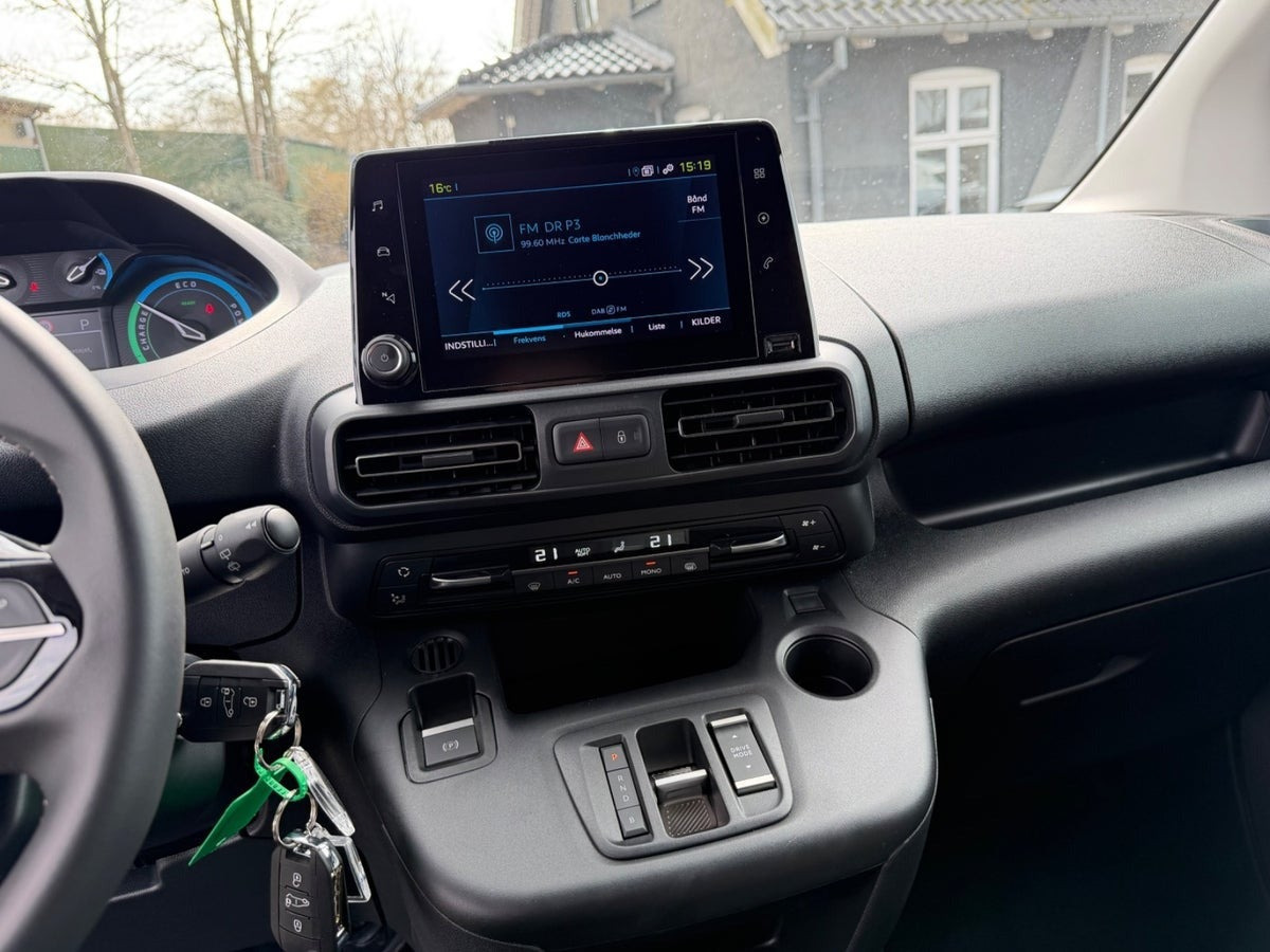 Sort Peugeot e-Partner fra 2025
