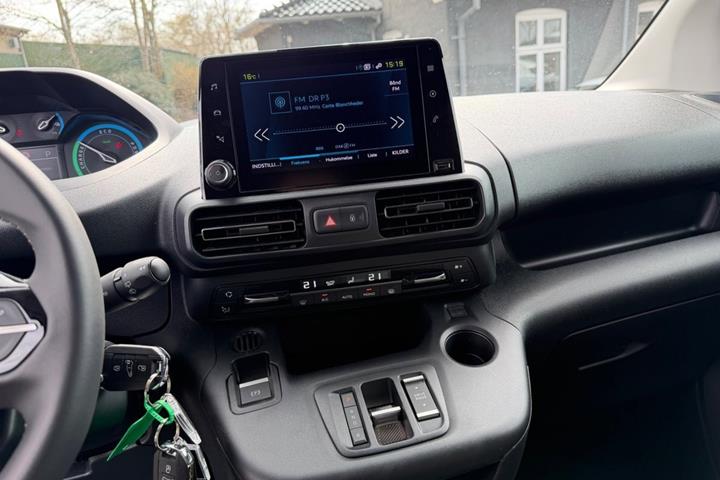 Sort Peugeot e-Partner fra 2025