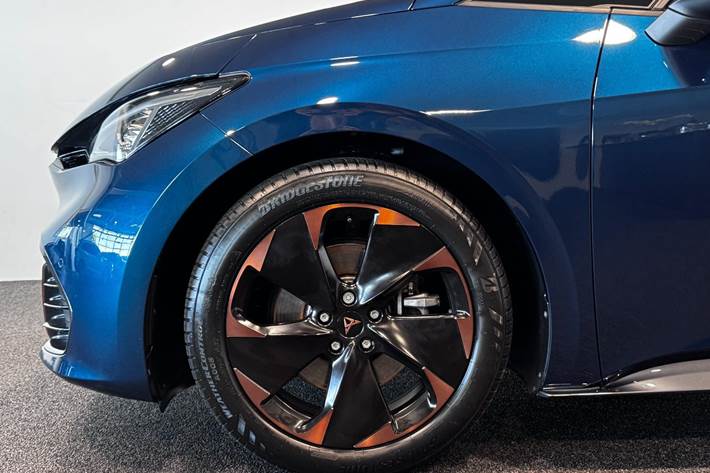 Blå Cupra Born fra 2024