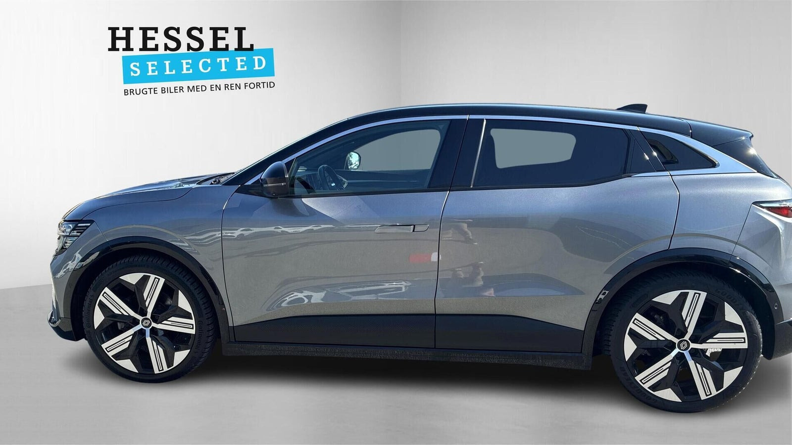 Grå Renault Megane E-Tech fra 2023